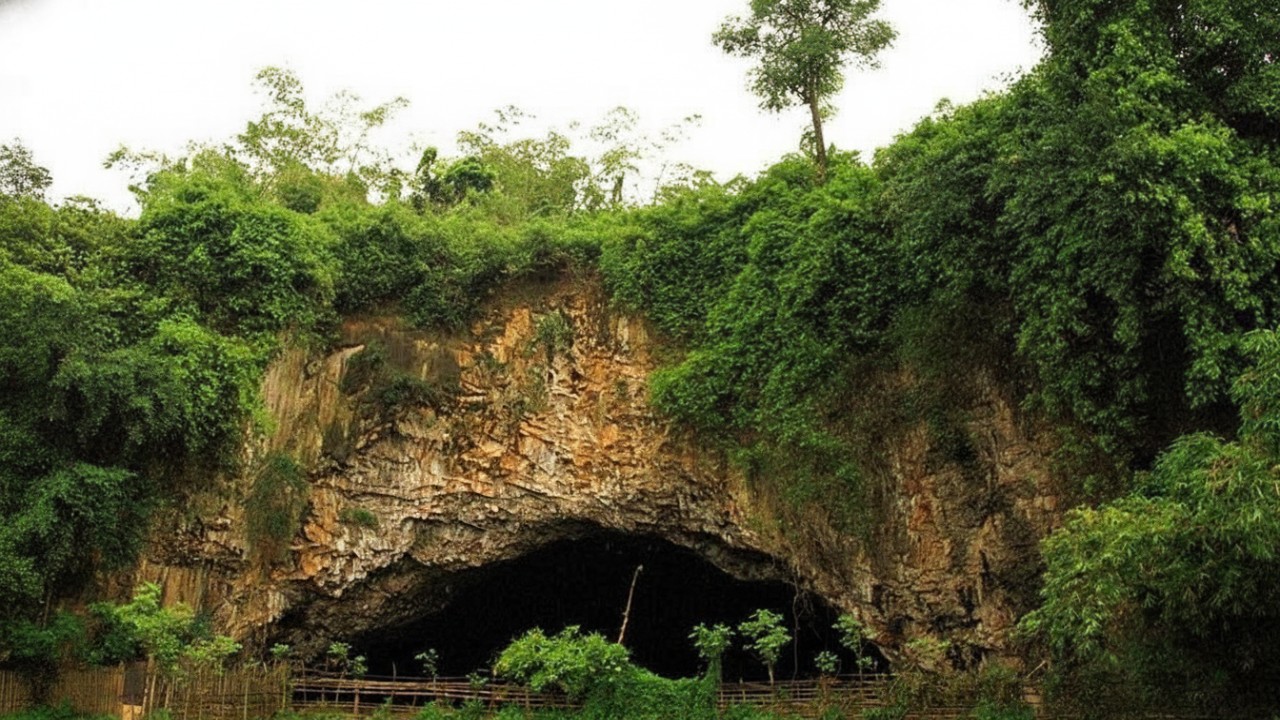 Goa Lalay Glowworm Sukabumi