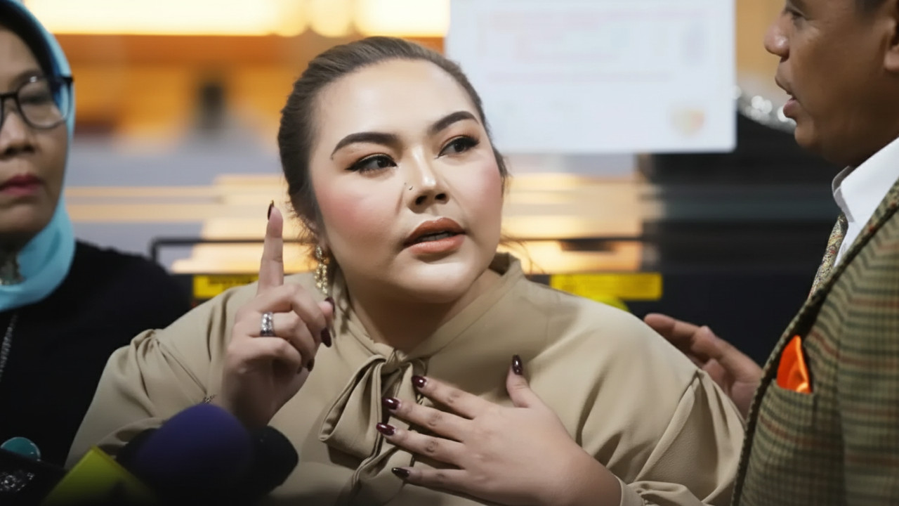Polemik dukungan Lisa Mariana kepada Atalia Praratya memicu pro dan kontra warganet. Simak info selengkapnya disini Cess!