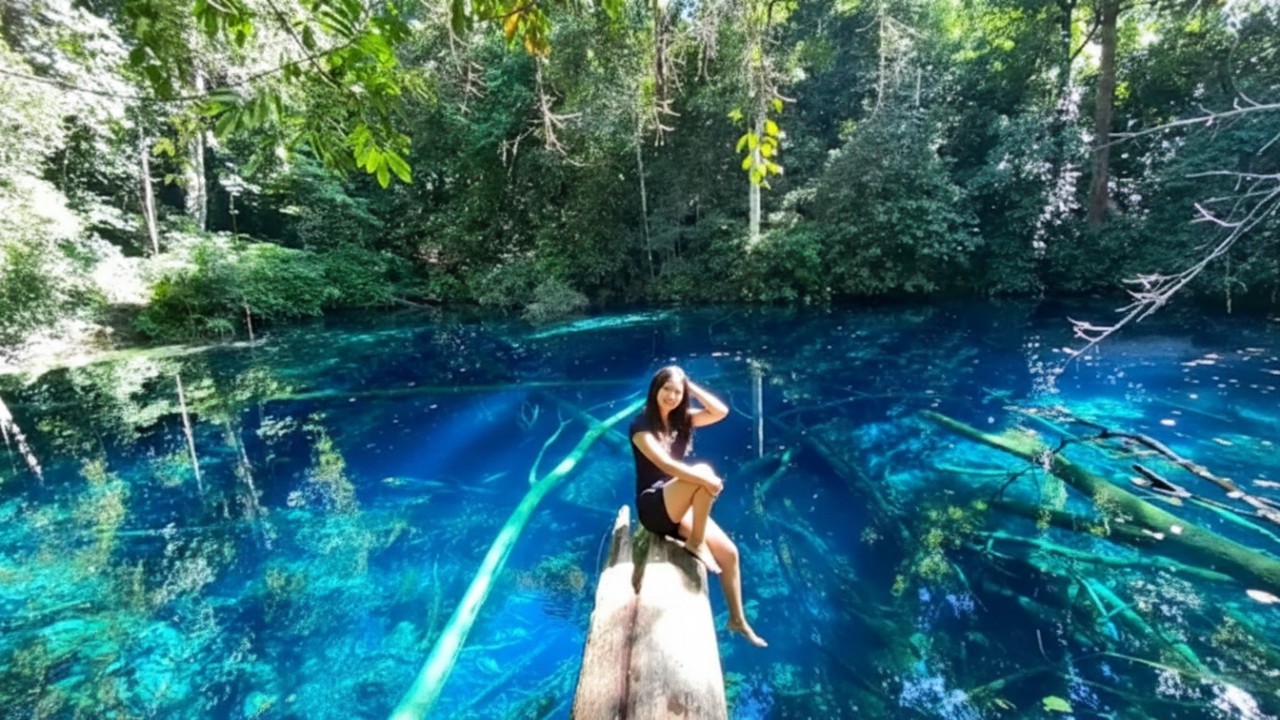 Air jernih Danau Sigending berpadu hutan hijau Biduk-Biduk, menghadirkan wisata alam tenang dan edukatif.