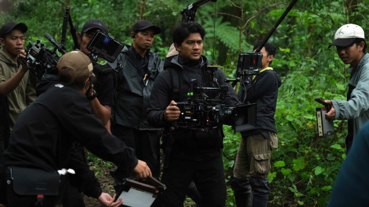 Suasana special screening film Timur di bioskop Balikpapan, penonton antusias menyaksikan debut penyutradaraan Iko Uwais.