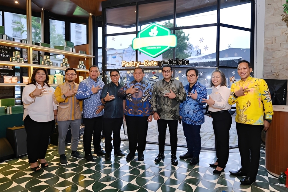 Bupati PPU Mudyat Noor bersama Menteri Ekonomi Kreatif Teuku Riefky Harsya saat audiensi di Jakarta, membahas penguatan ekonomi kreatif daerah.