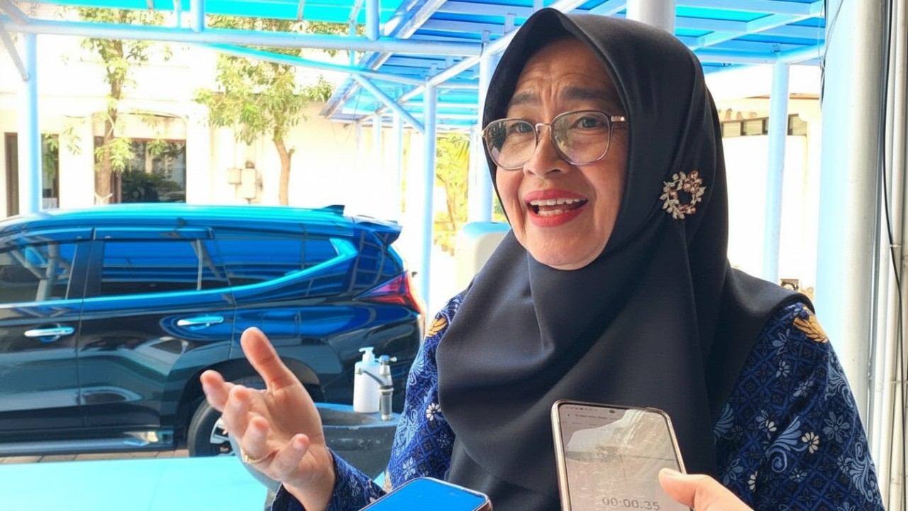 Aktivitas warga Kota Balikpapan dengan latar kawasan urban, potret dinamika penduduk dan data kependudukan terbaru.