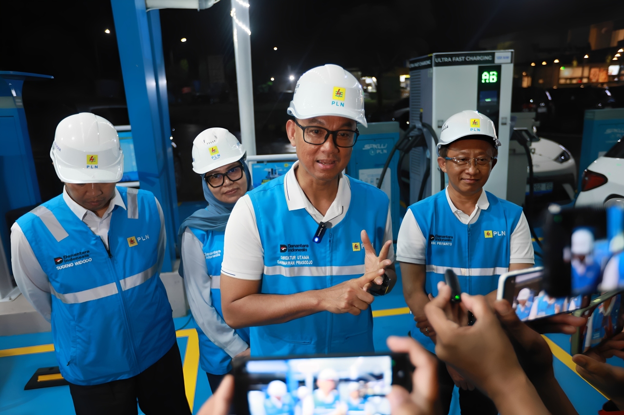 Direktur Utama PLN, Darmawan Prasodjo, menyatakan 4.516 SPKLU di 2.935 titik siap layani kendaraan listrik selama Nataru.