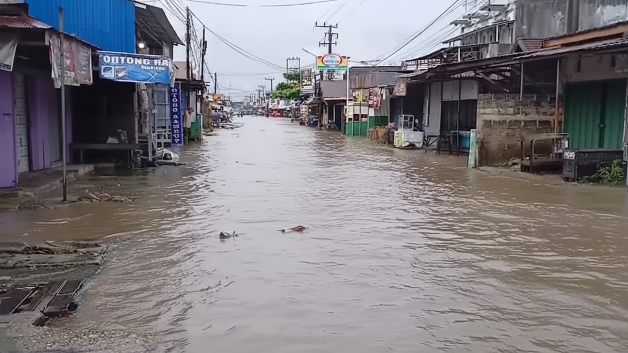 Genangan air  di Jalan Sekumpul, di Daerah Sungai Kacang