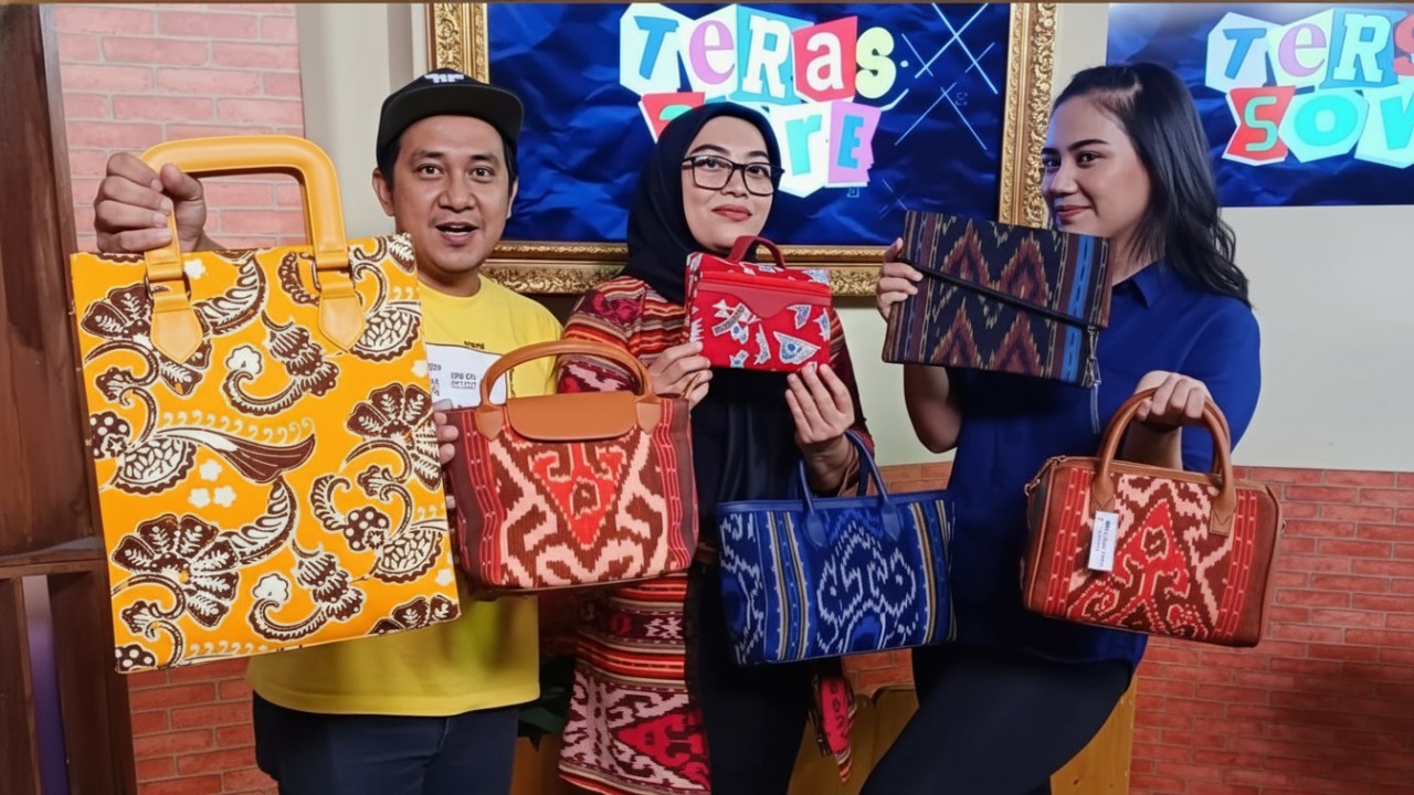 Produk tas tenun La Suntu Tastio hasil pemberdayaan Rumah BUMN BRI yang mengangkat nilai budaya dan daya saing UMKM.