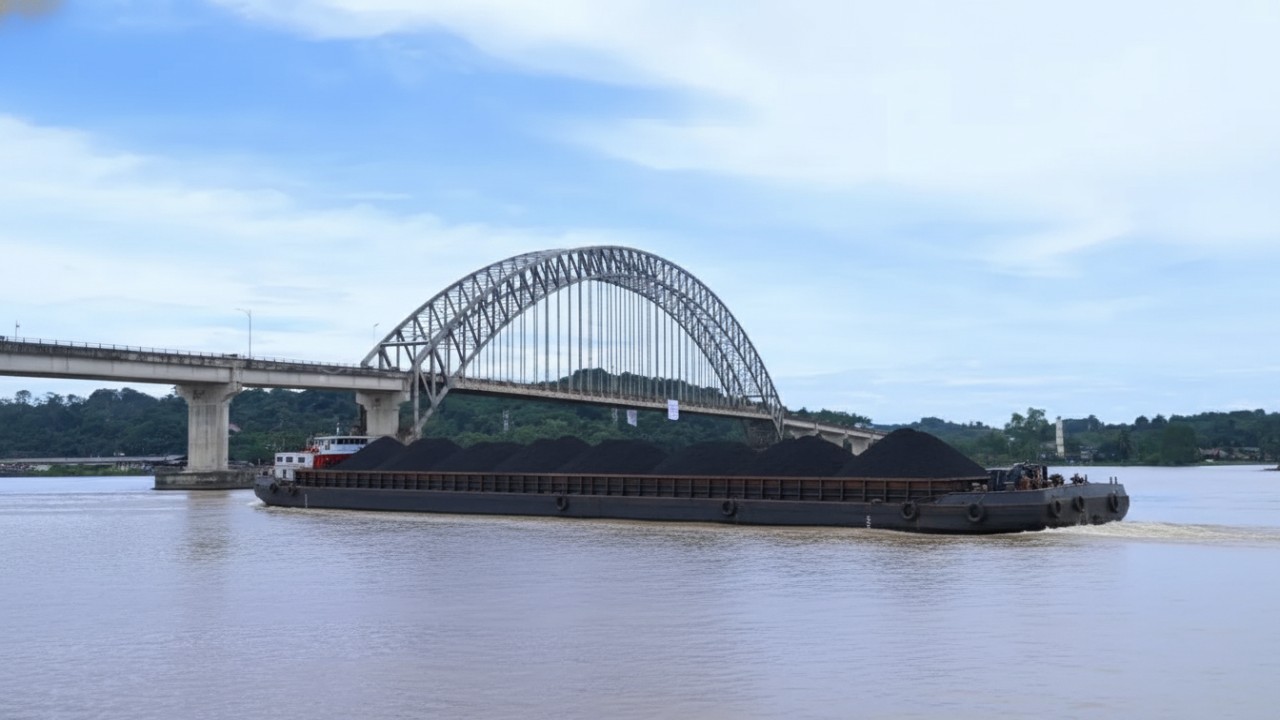 Benarkah Jembatan Mahulu Masih Aman Setelah Insiden Tongkang?