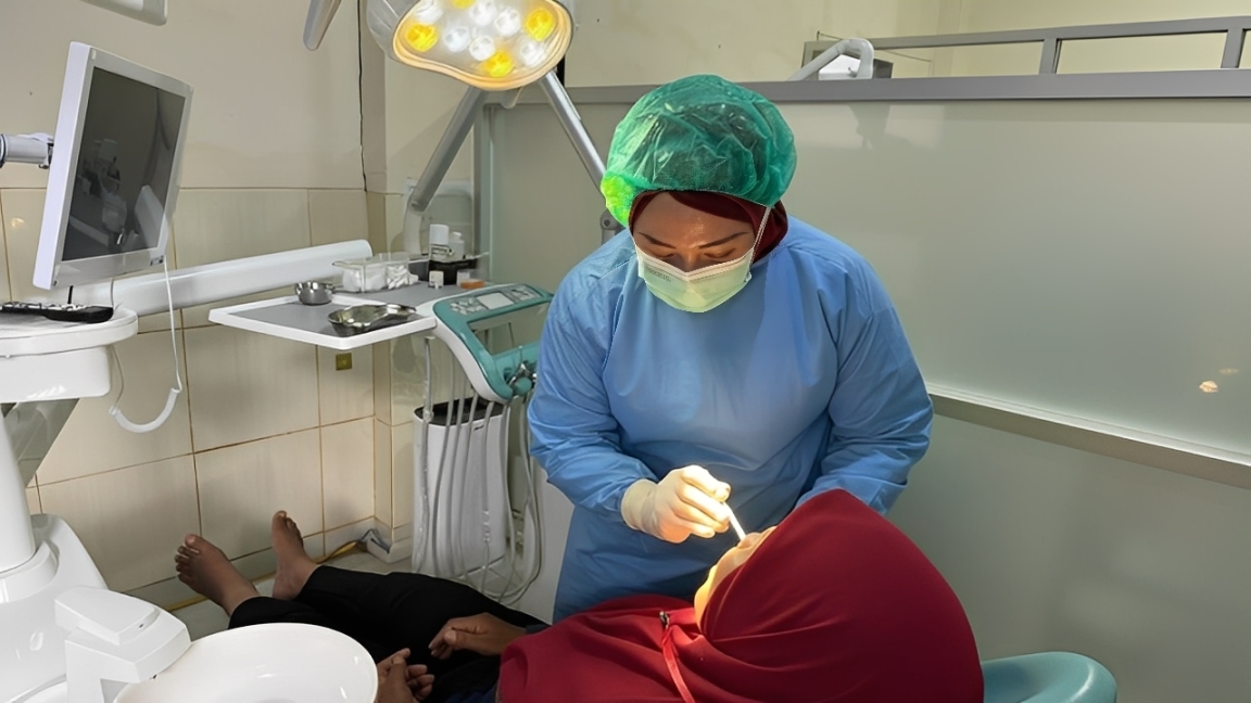 Warga mengikuti layanan cek kesehatan gratis di salah satu puskesmas di Kaltim.