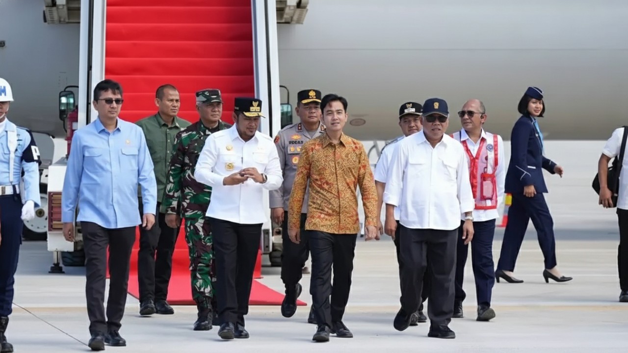 Wapres Gibran Rakabuming Raka meninjau progres pembangunan proyek strategis di kawasan Ibu Kota Nusantara, Kalimantan Timur.