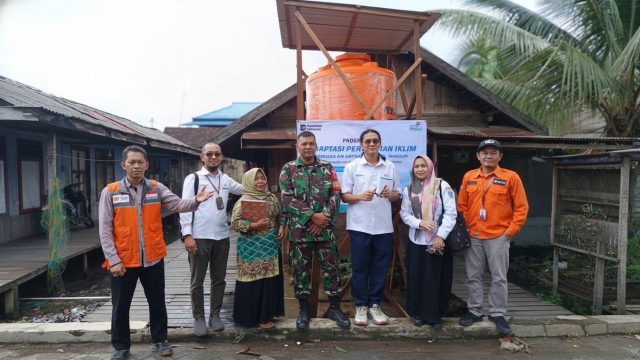 Kolaborasi PLN UIP KLT dengan unsur TNI, pemerintah daerah, dan mitra terkait dalam pelaksanaan program TJSL &ldquo;Menjaga Air untuk Bumi yang Tangguh&rdquo;
