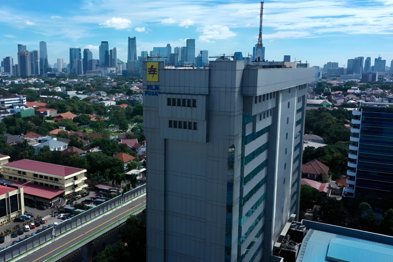Tampak dari udara Gedung Kantor Pusat PLN di kawasan Kebayoran Baru, Jakarta Selatan.