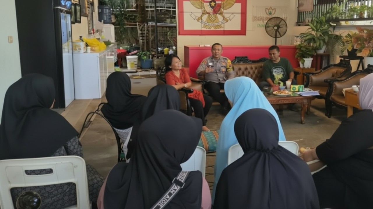 Polda Kaltim menggelar dialog penyerapan aspirasi warga di Kelurahan Gunung Sari Ilir, Balikpapan.