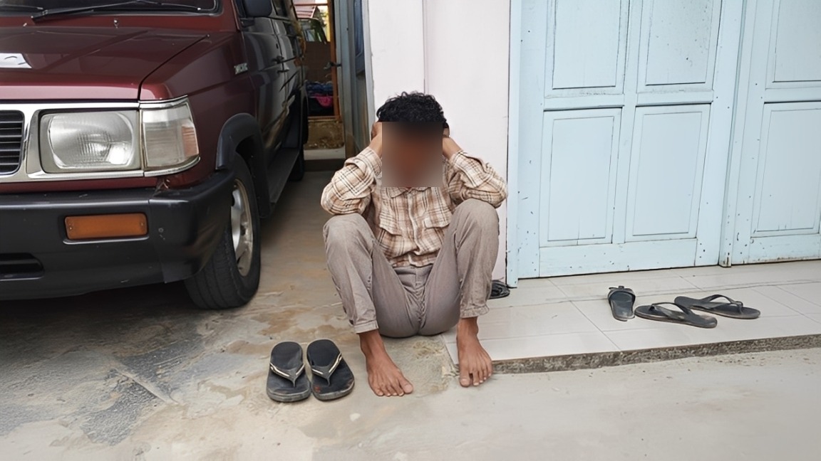 Tersangka pencurian tutup selokan dan peralatan rumah tangga diamankan di Bontang, Minggu (4 Januari 2026).