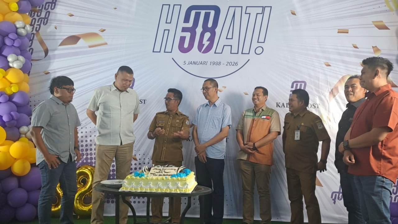 Wali Kota Balikpapan Rahmad Mas&rsquo;ud hadir ulang tahun saat HUT ke-38 Kaltim Post di Gedung Biru, simbol kemitraan media dan pemerintah.