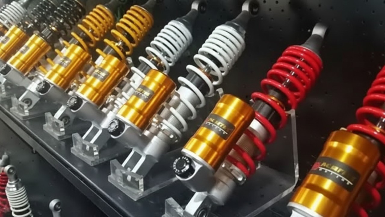 Ilustrasi shockbreaker motor dan mobil berkualitas dengan desain kokoh, simbol kenyamanan dan daya tahan berkendara.