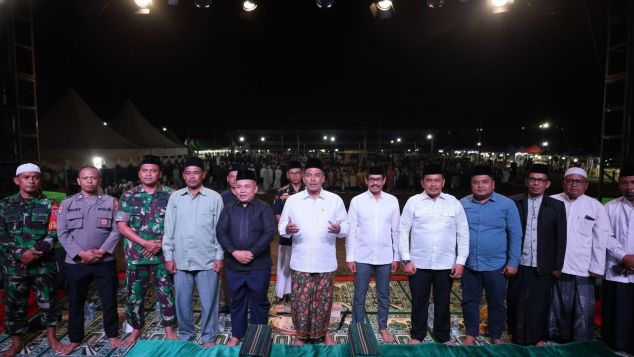 Ribuan warga memadati Lapangan Kidulan saat Tabligh Akbar dan penutupan Girimukti Festival 2026 di PPU.
