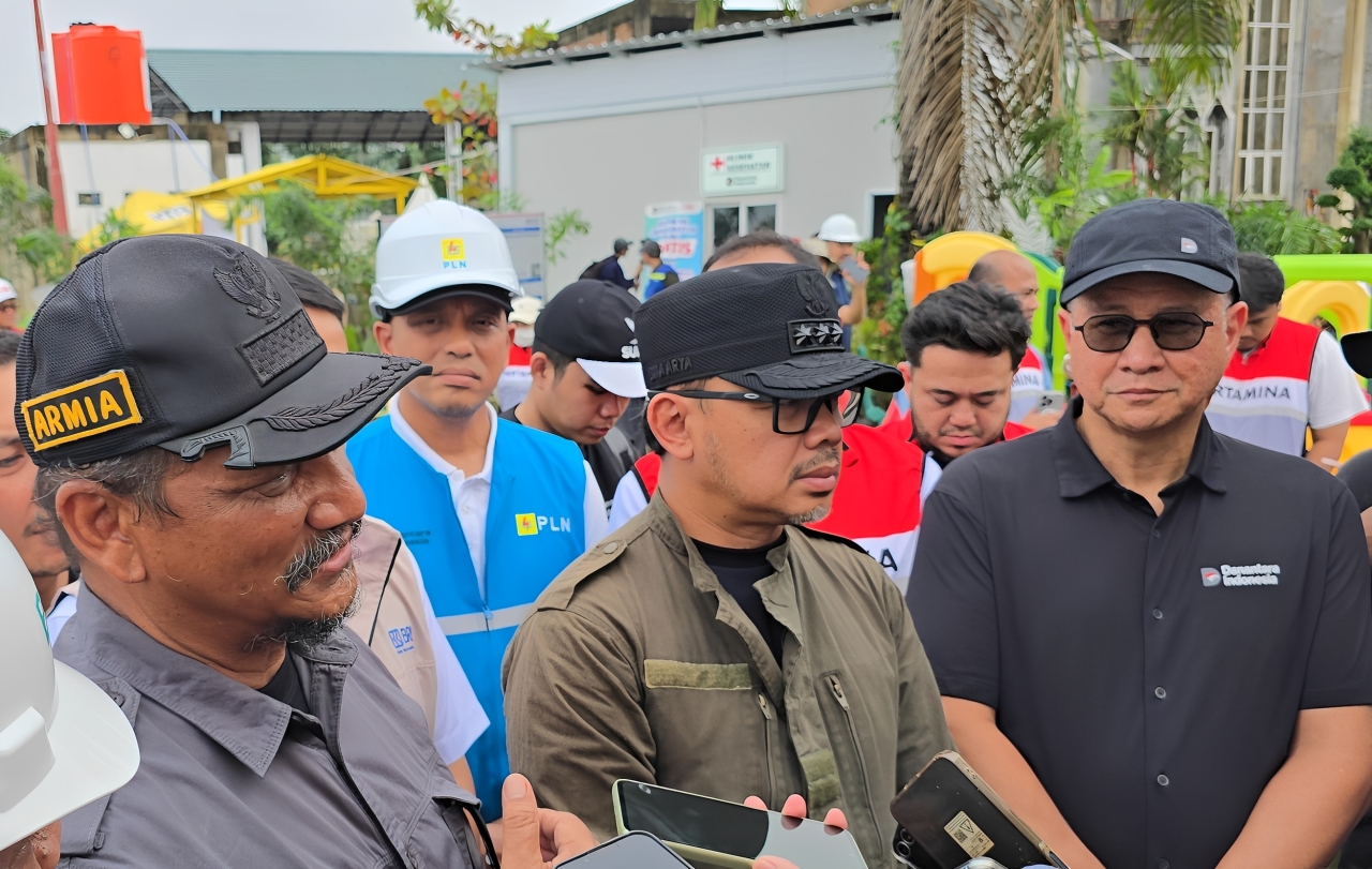 Wakil Menteri Dalam Negeri Bima Arya bersama jajaran saat penyerahan 600 rumah Huntara di Aceh Tamiang, Kamis (8 Januari 2026).