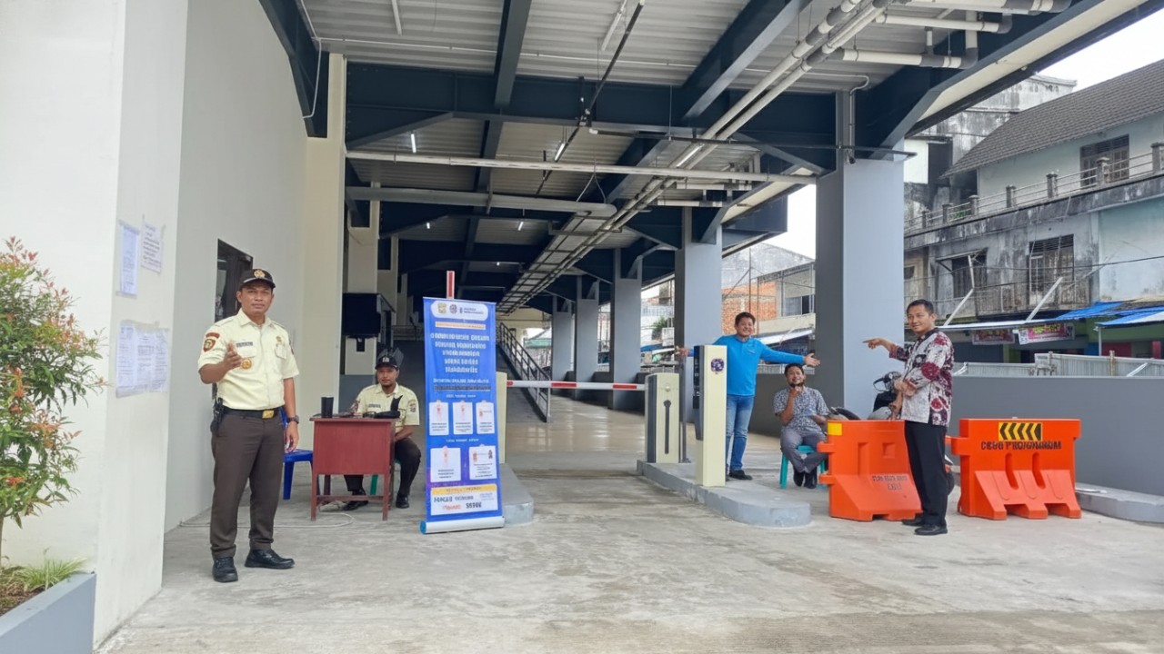 Area masuk parkir Pasar Pagi Samarinda dengan sistem tarif progresif
