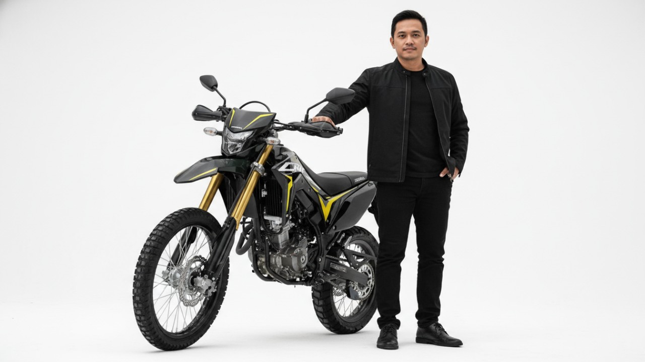 Honda CRF150L dengan desain trail gagah siap di berbagai medan.