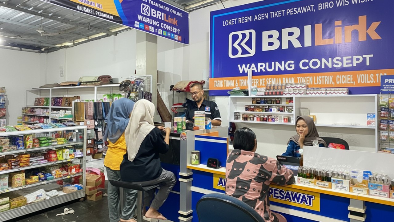 Aktivitas BRILink Agen Warung Concept sebagai pusat layanan keuangan desa.