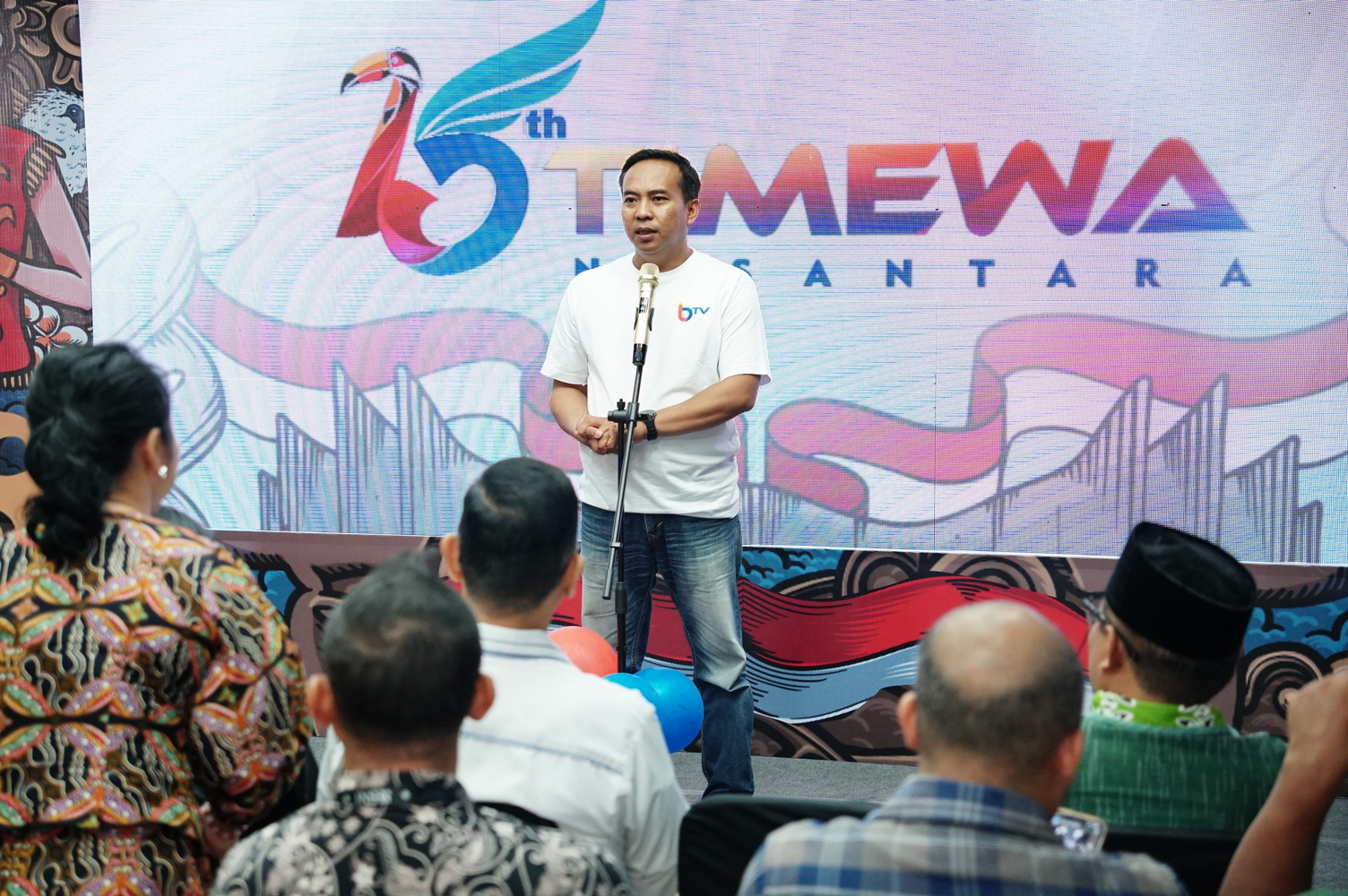 Direktur Balikpapan TV Wiji Winarko menyampaikan sambutan pada perayaan HUT ke-15 Balikpapan TV, Kamis (22 Januari 2026).