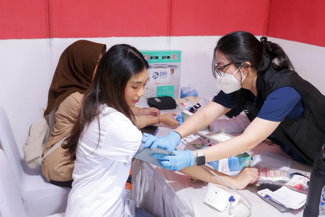 Kegiatan BRI Peduli Cegah Stunting Itu Penting di puskesmas dengan edukasi gizi dan bantuan nutrisi.
