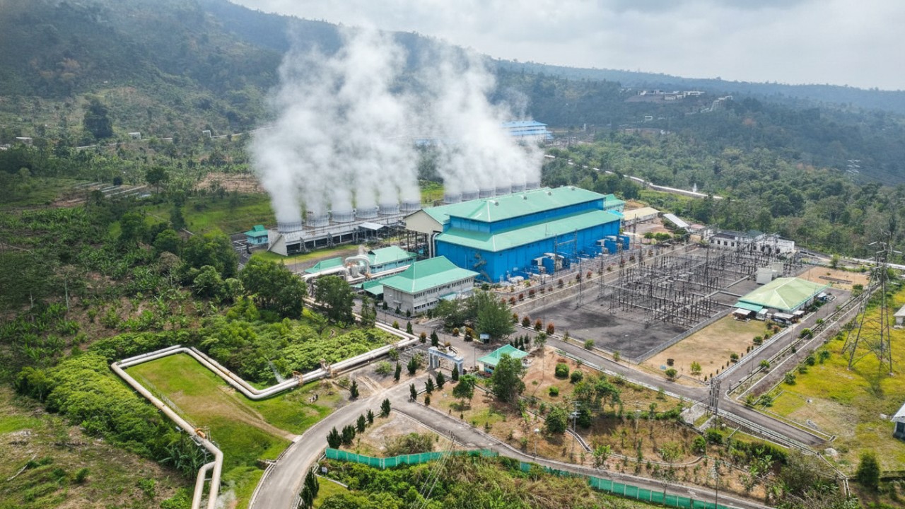 Tampilan Pembangkit Listrik Tenaga Panas Bumi (PLTP) Ulubelu di Lampung dengan kapasitas 110 megawatt (MW), yang menjadi salah satu pembangkit PLN pendukung layanan REC PLN.