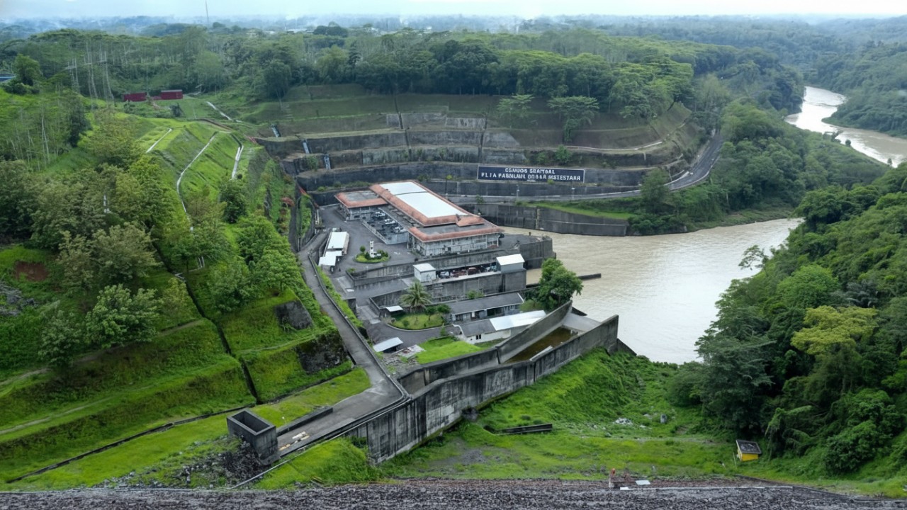 Tampak Pembangkit Listrik Tenaga Air (PLTA) Mrica berkapasitas 180 megawatt (MW) di Kabupaten Banjarnegara, Jawa Tengah, yang beroperasi sejak 1988 dan menjadi penopang sistem kelistrikan Jawa&ndash;Bali.