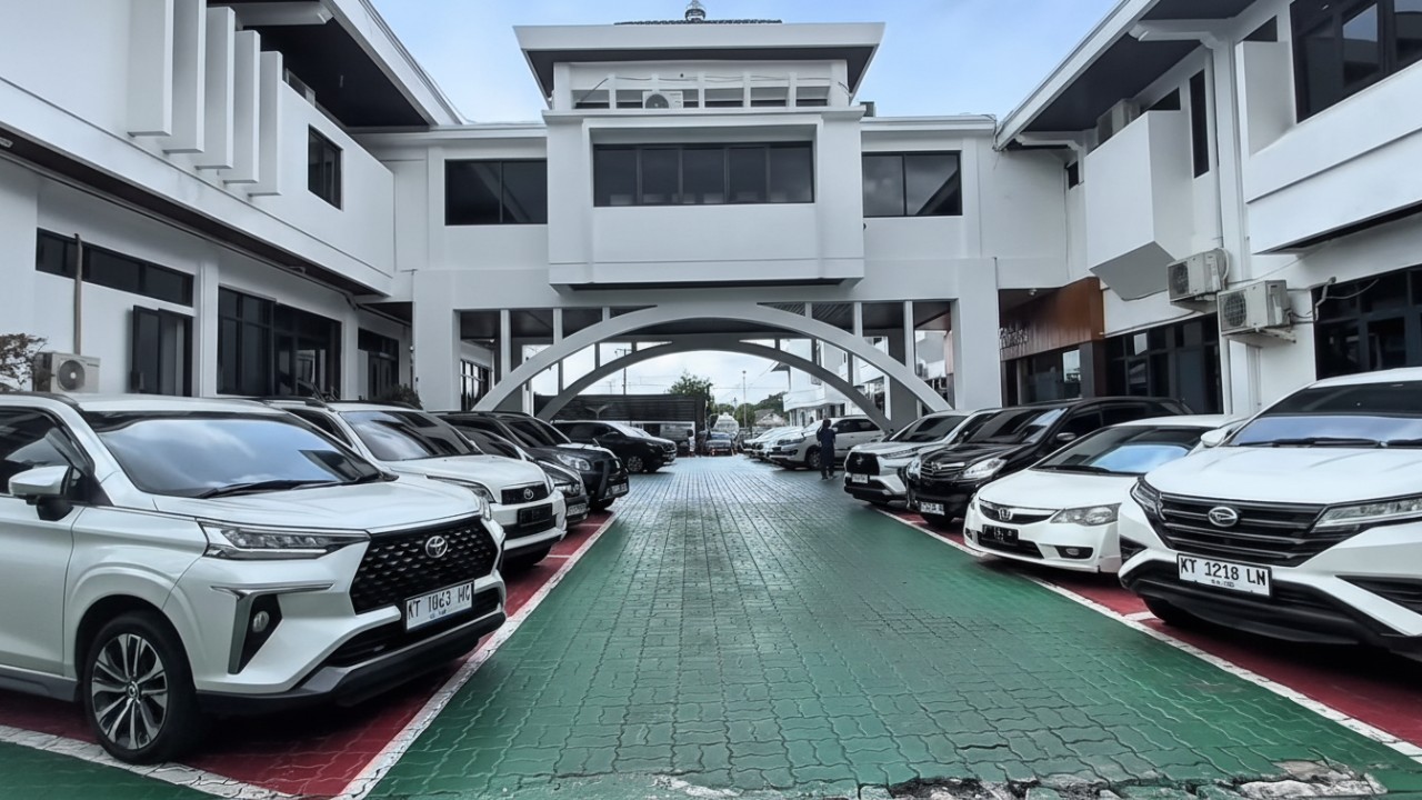 Gedung pemerintahan Balikpapan terkait kebijakan pengadaan barang dan jasa.
