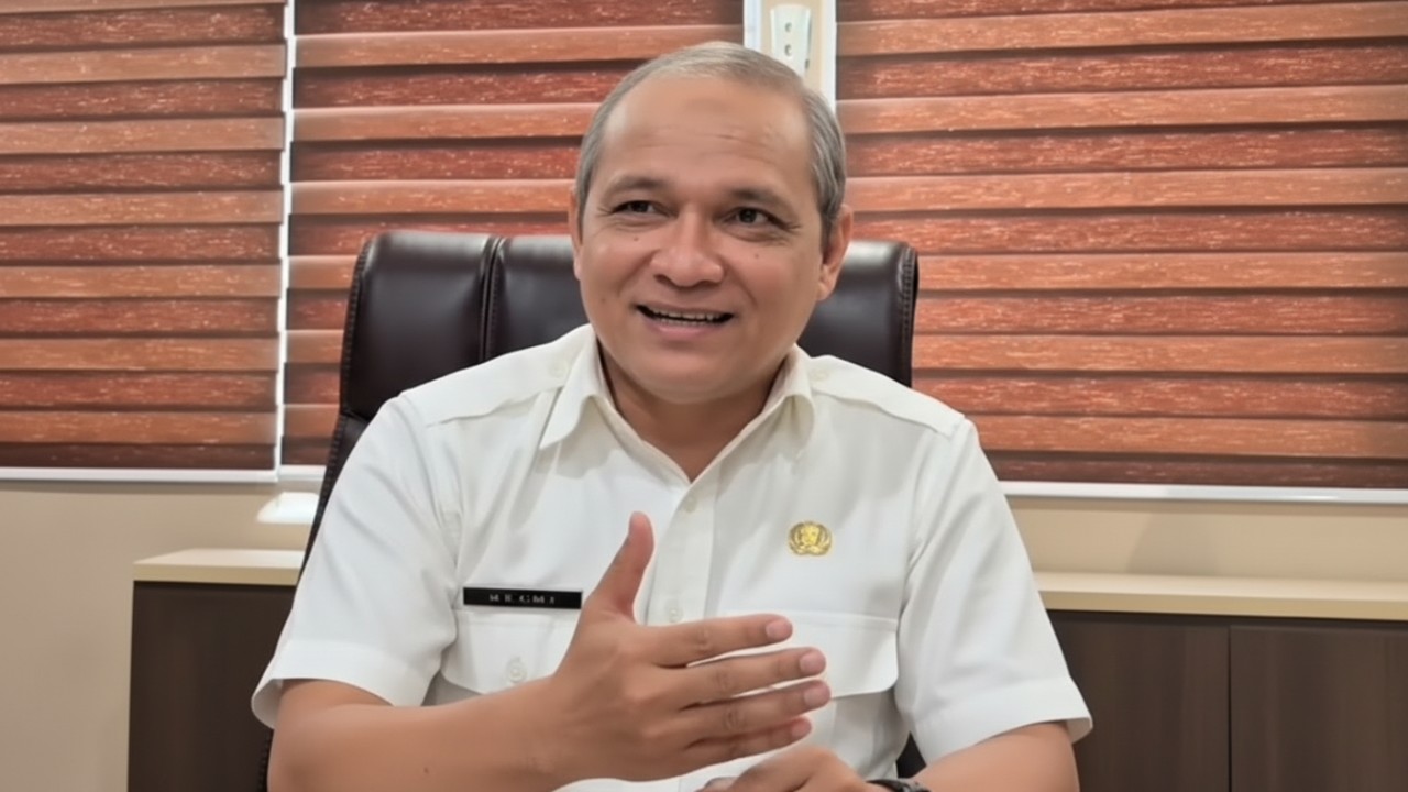 Kepala DPMPTSP Balikpapan, Hasbullah Helmi. Aktivitas kios dan warung kecil di Balikpapan yang resmi terdaftar NIB