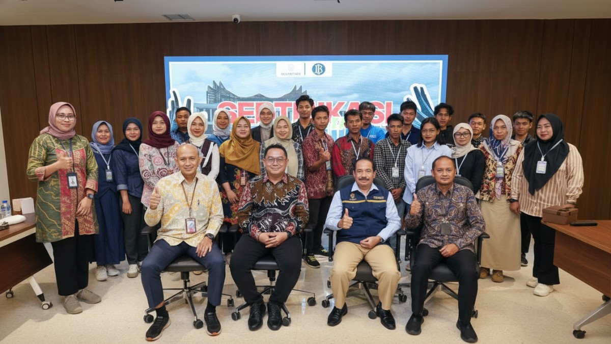 20 peserta terdiri dari masyarakat lokal mengikuti sertifikasi pemandu ekowisata.