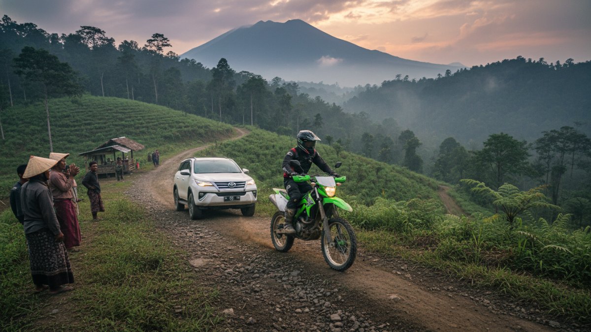 Motor trail dan kendaraan harian diuji menghadapi tanjakan dataran tinggi penuh tantangan.