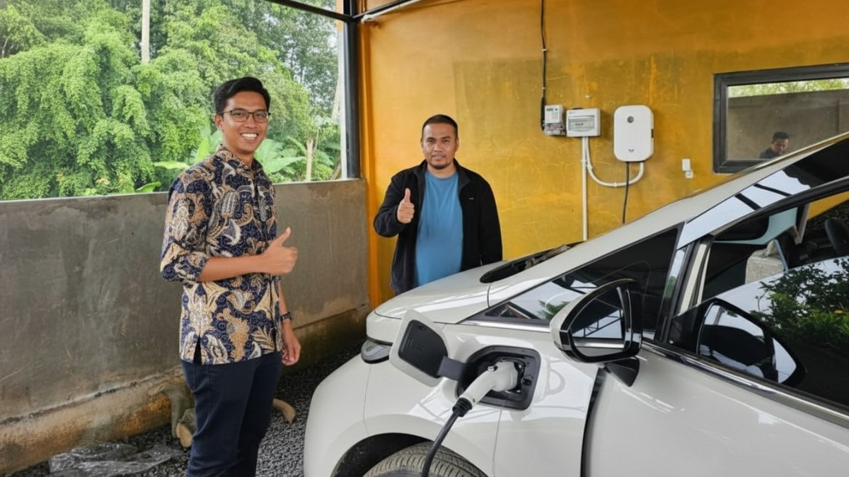 Ilustrasi Pengisian daya dari rumah, Hingga tahun 2025, total 70.250 pelanggan telah menikmati kemudahan layanan Home Charging Services dari PLN