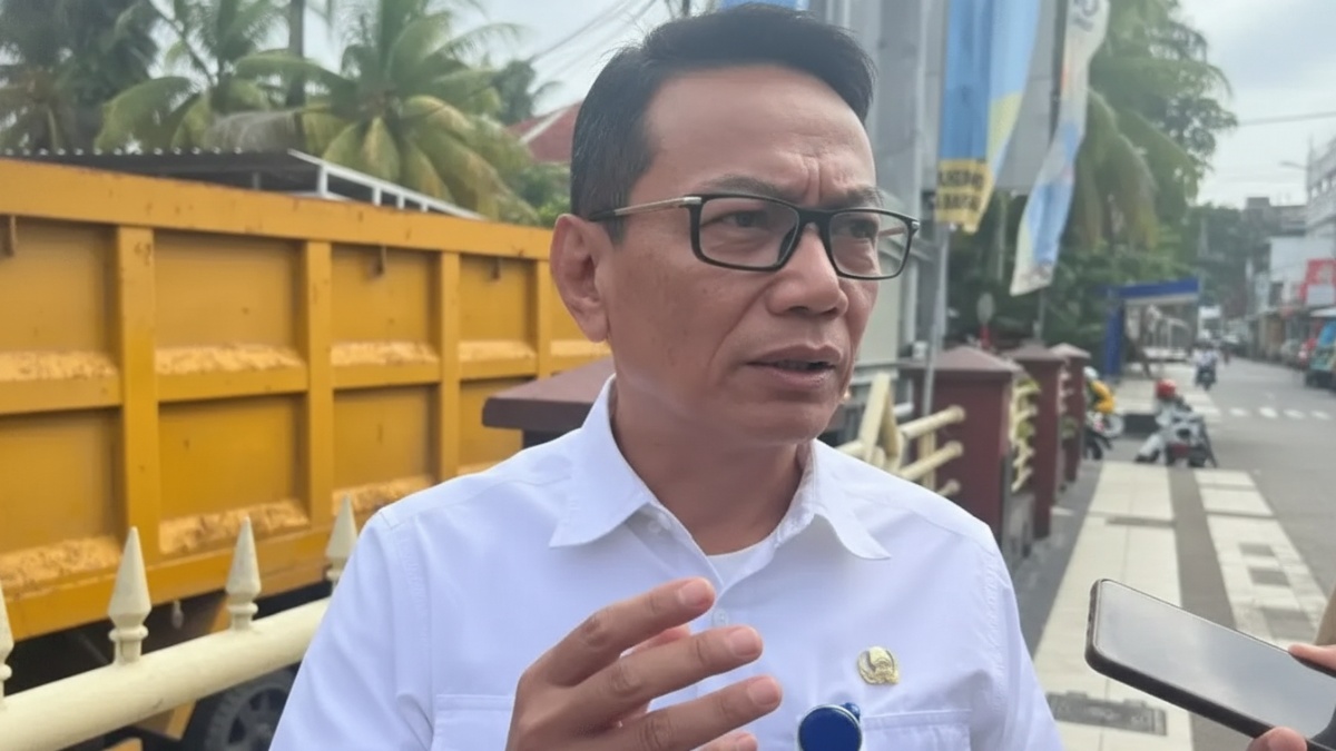 Kepala DLH Balikpapan, Sudirman. DLH Balikpapan Menjaga Kota di Tengah Tantangan Sampah dan Cuaca