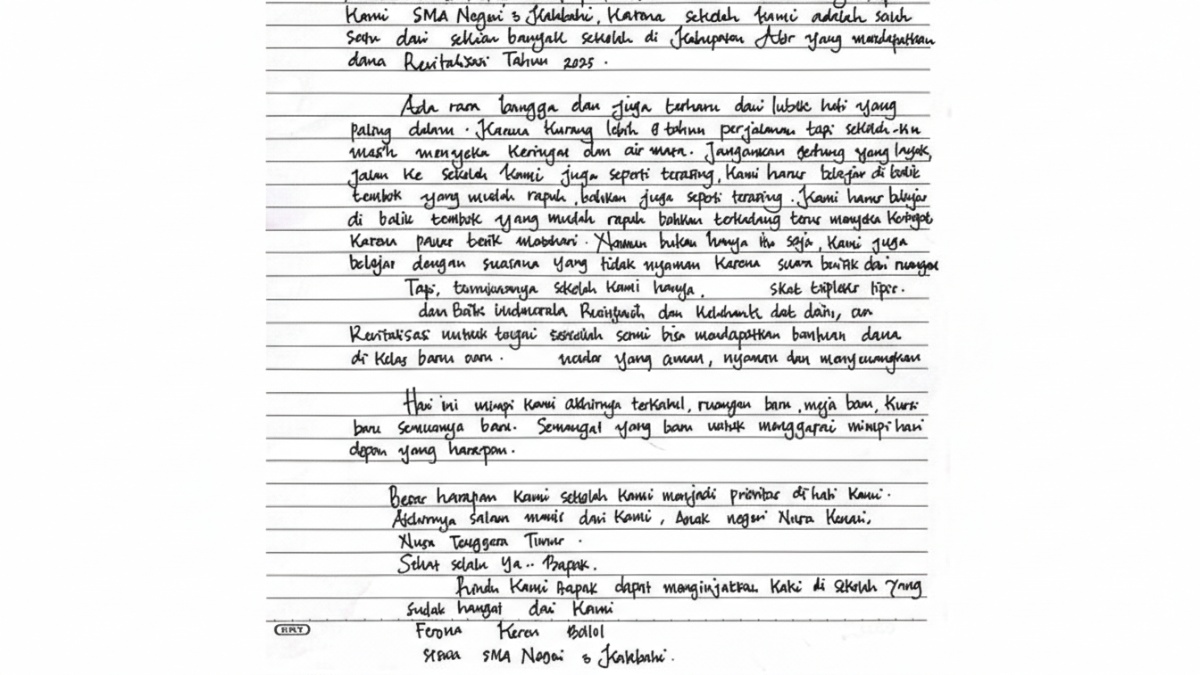 surat tulisan tangan siswi SMAN 3 Kalabahi yang menggambarkan kondisi sekolah sebelum revitalisasi.
