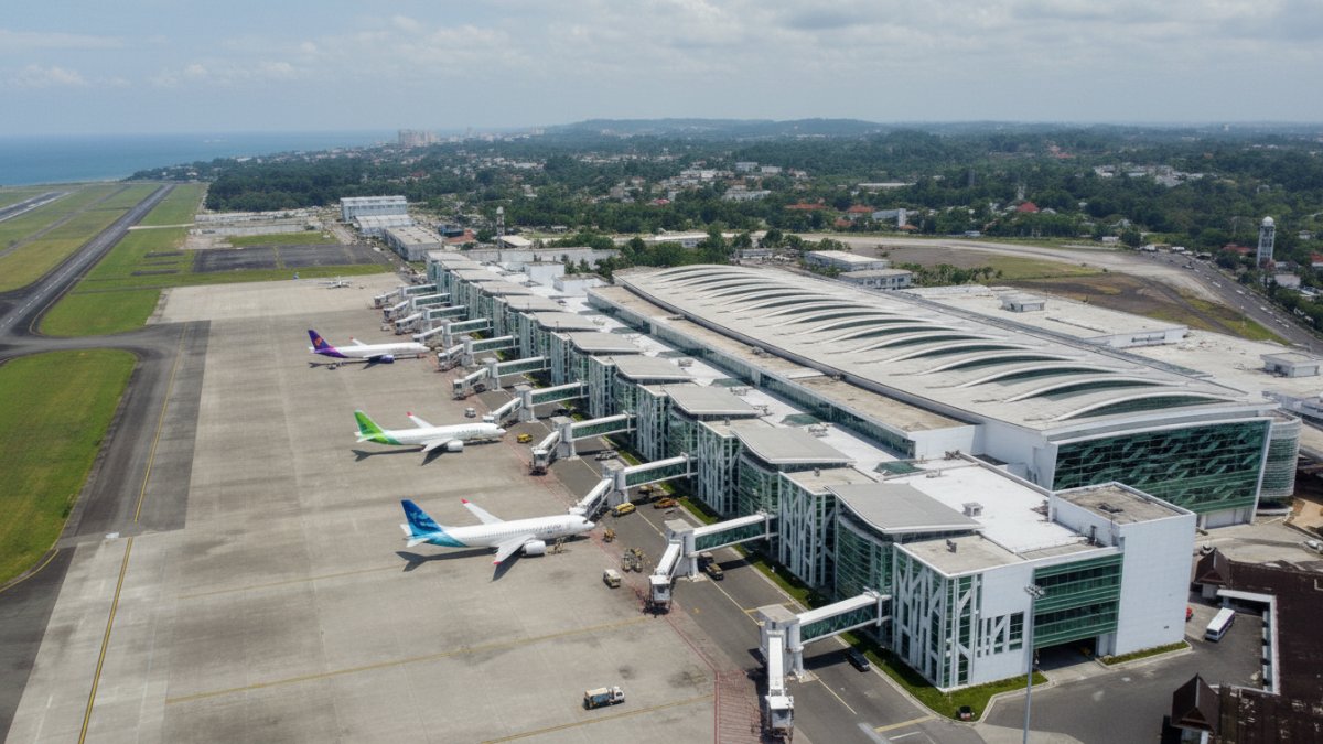 Suasana terminal Bandara SAMS Sepinggan jelang Ramadhan dan mudik Lebaran 2026.