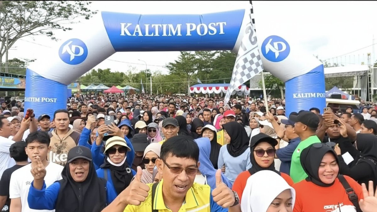 Ribuan warga mengikuti Jalan Sehat Balikpapan Utara di kawasan Grand City, memadukan olahraga dan bazar UMKM.