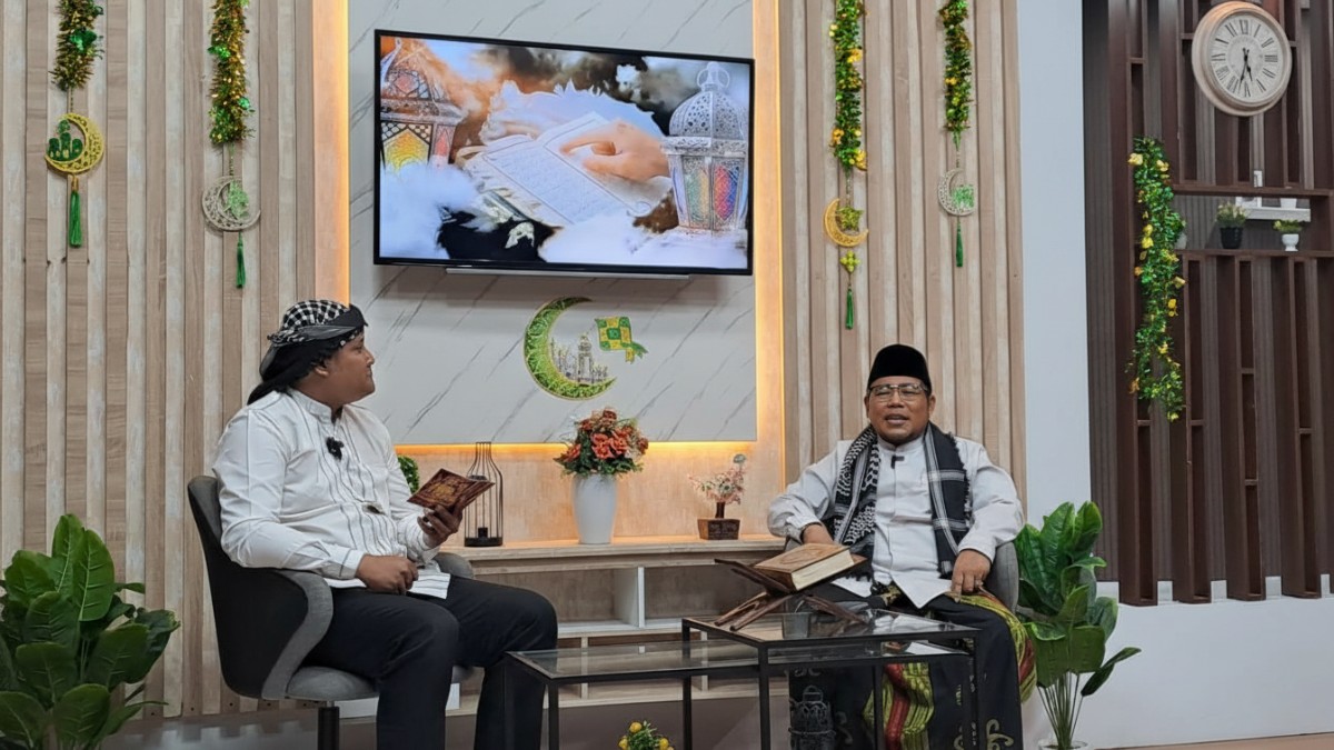 Suasana kajian Cahaya Qolbu yang mengangkat tema kebahagiaan dalam menyambut bulan Ramadan di studio Balikpapan TV, Kamis (19 Februari 2026).
