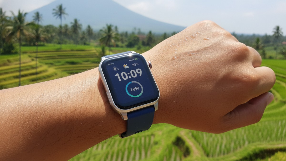 Tampilan layar AMOLED dengan brightness tinggi di bawah sinar matahari.