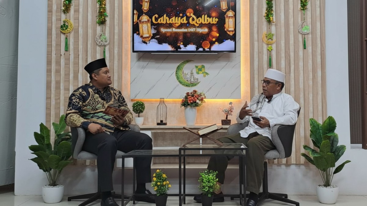 Kajian Cahaya Qolbu membahas makna filosofis Ramadan di studio Balikpapan TV, Jumat (20 Februari 2026).