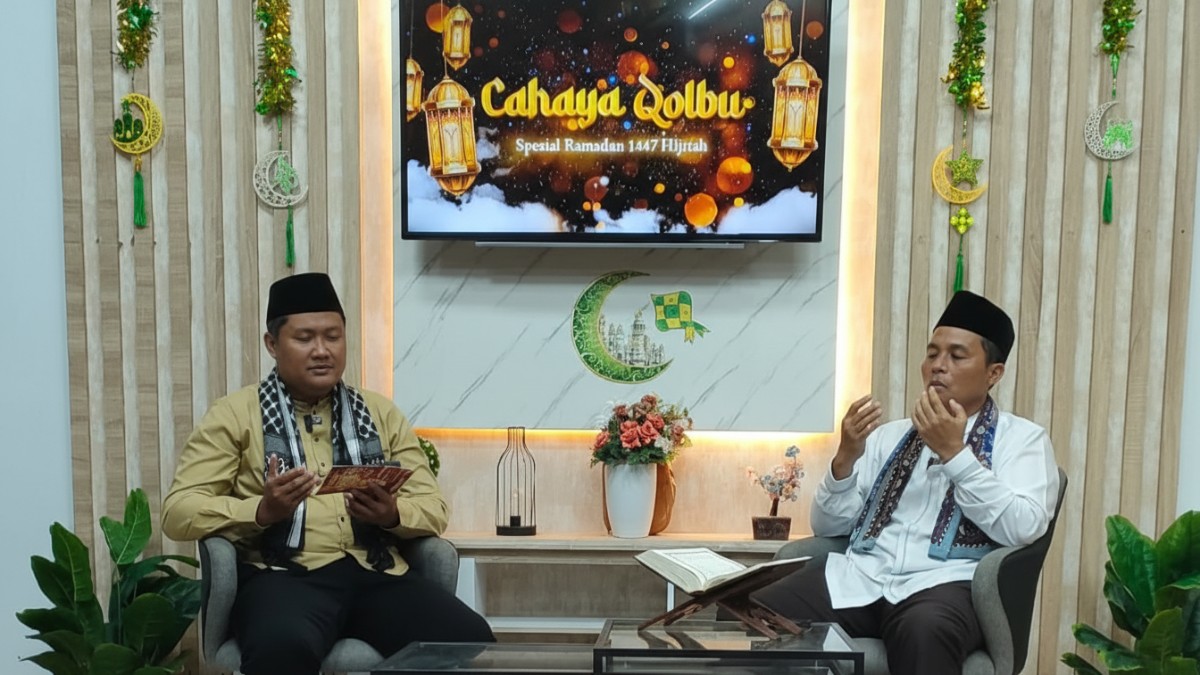 Pembahasan peran Al-Qur&rsquo;an sebagai ruh peradaban berlangsung dalam program Cahaya Qolbu di studio Balikpapan TV, Minggu (22 Februari 2026).