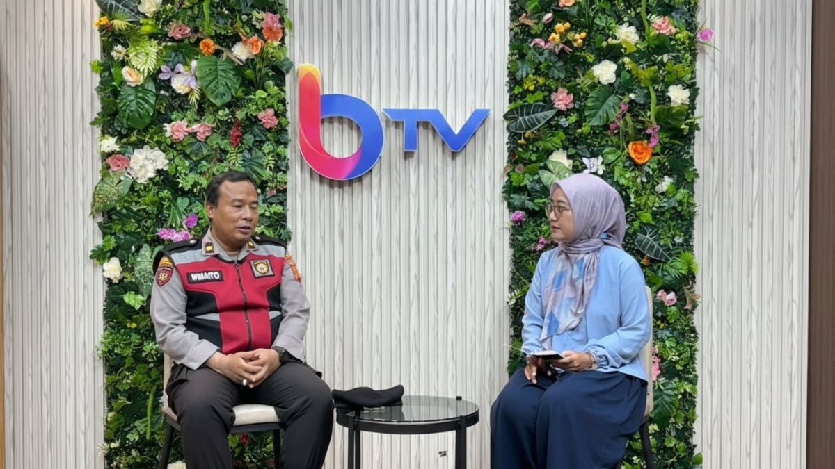 Perwakilan Polda Kaltim berdialog dalam program Salam Presisi membahas strategi patroli Samapta jelang Ramadan di Studio Balikpapan TV, Jumat (27 Februari 2026).