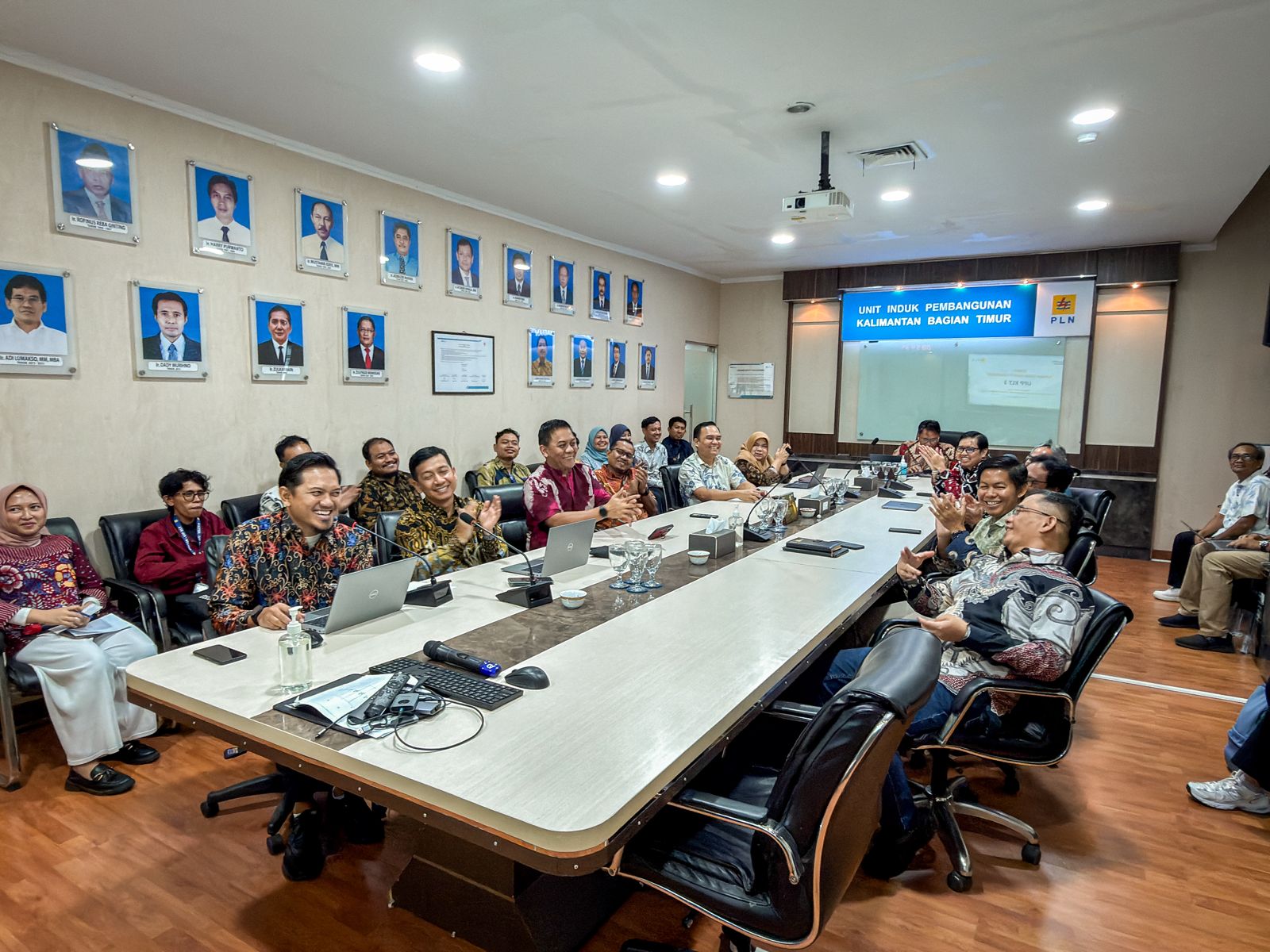 Kehadiran pegawai, tenaga alih daya, dan kontraktor dalam komitmen bersama budaya kerja aman.