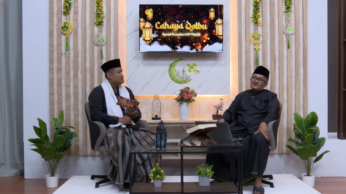 Diskusi zakat penghasilan, zakat fitrah, dan zakat mal dalam program Cahaya Qolbu spesial Ramadan di studio Balikpapan TV, Minggu (1 Maret 2026).