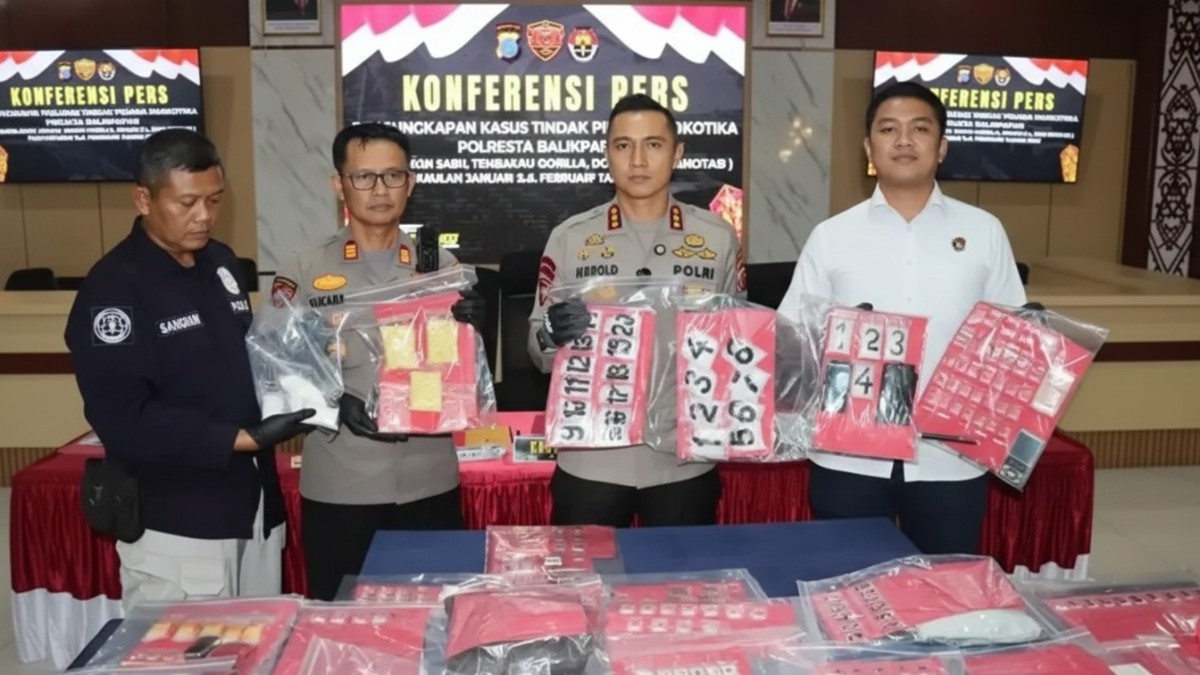 Barang bukti sabu, ekstasi, dan tembakau sintetis yang disita aparat dalam pengungkapan kasus.