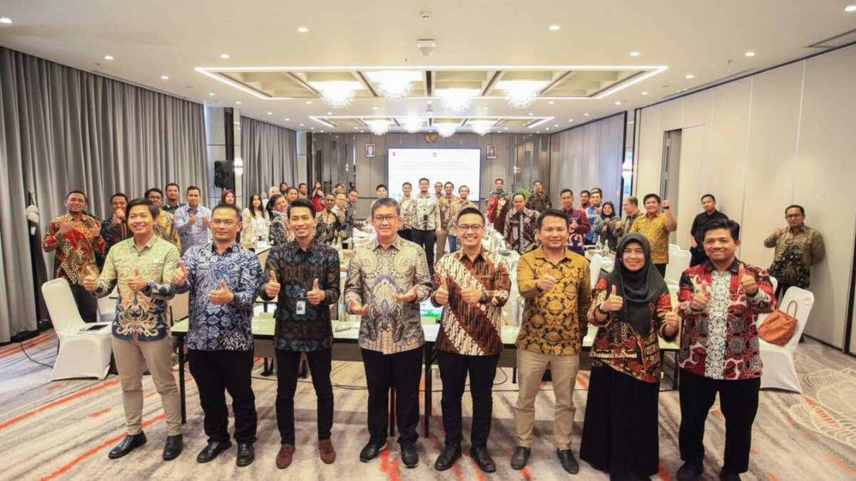 Forum rapat koordinasi PLN UIP KLT dan BPN Kalimantan Timur di Samarinda membahas percepatan sertifikasi aset ketenagalistrikan Proyek Strategis Nasional.