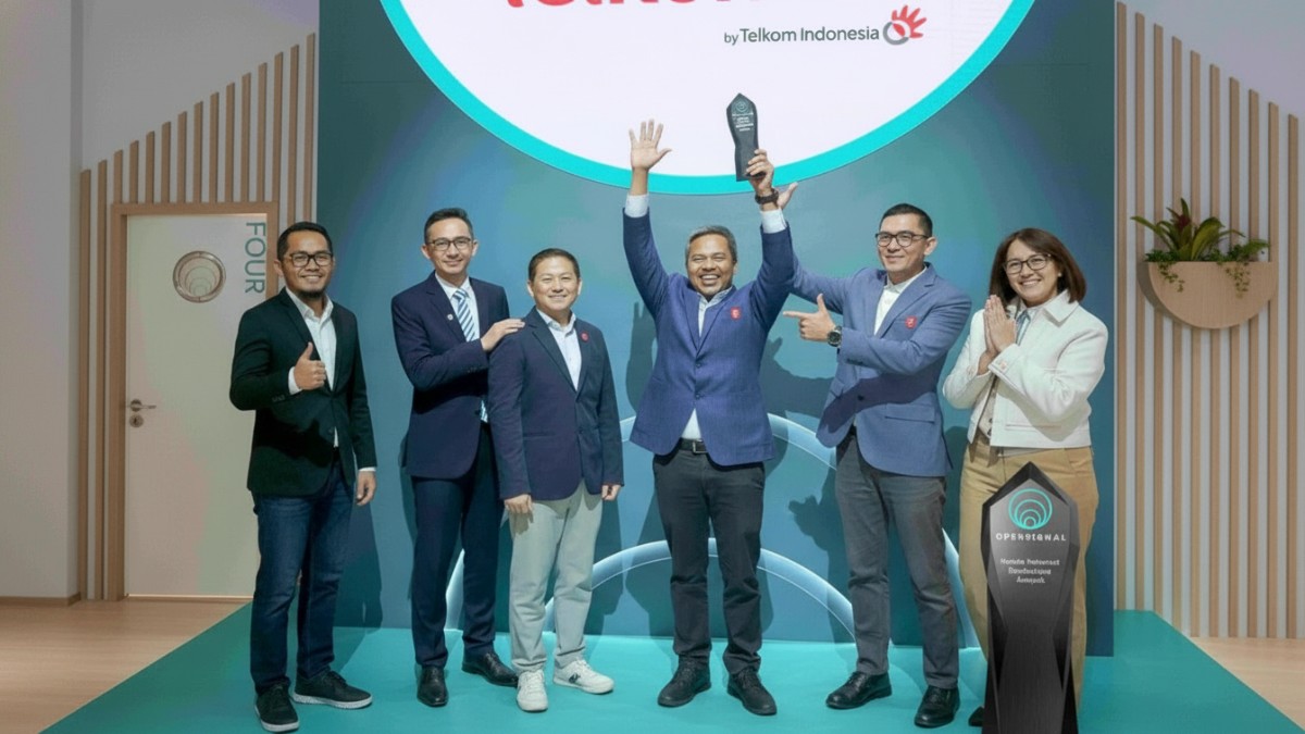 Suasana pemberian penghargaan jaringan Telkomsel dalam ajang teknologi global Mobile World