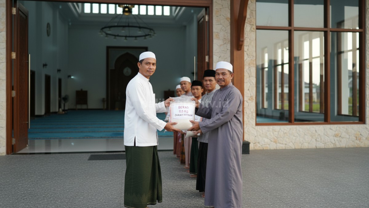 seseorang zakat fitri beras 2,5 kg di masjid 