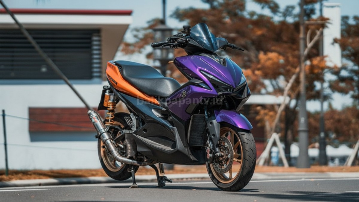 Yamaha Aerox 2026 dengan warna ungu dan oranye tampil kontras, langsung mencuri perhatian di jalan.