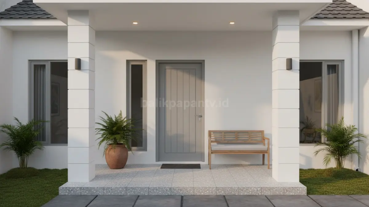 Pintu abu-abu cerah dipadu pilar putih memberi kesan bersih dan sophisticated.