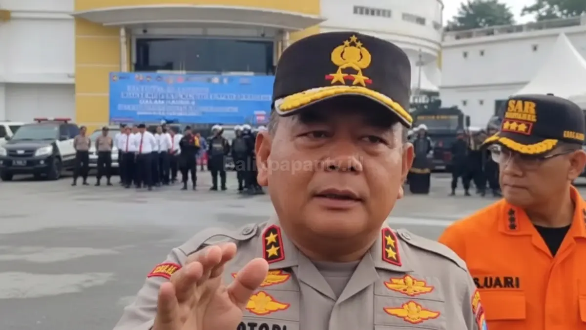 Ilustrasi kantor polisi dengan sorotan isu dana hibah yang ramai di media sosial